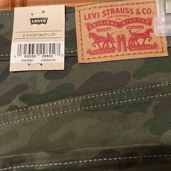 Says size 29 but fits like a 27 Women’s 721 High Rise Skinny Levi’s Camo Jeans - Picture 3 of 5